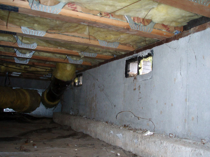 What is a crawl space air vent used for?